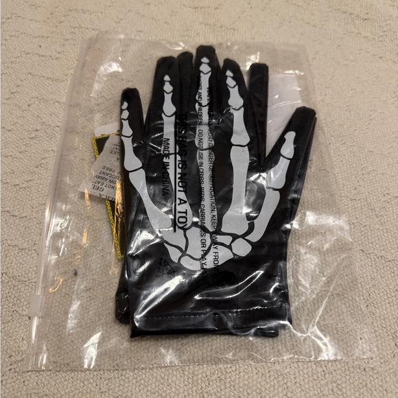 TipsyElves pleather Skelton gloves - Picture 3 of 5